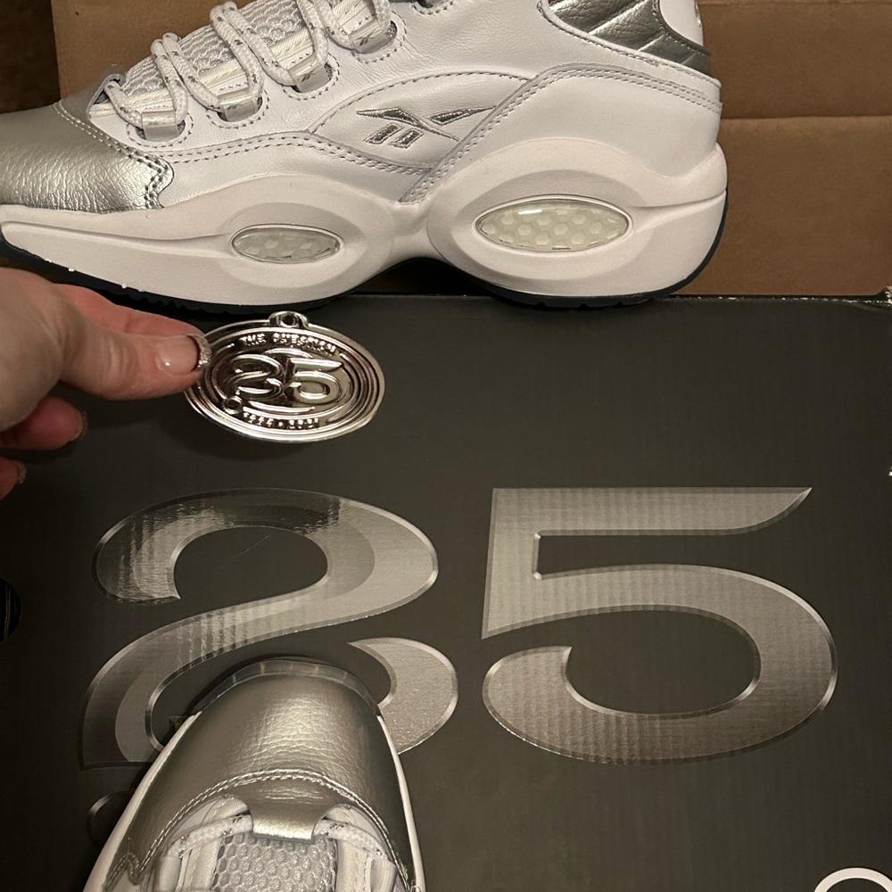 NWT/NIB Rbk Question mid - Picture 5 of 13